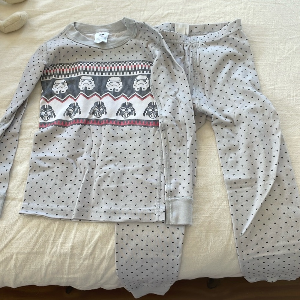 Hanna Andersson Christmas pajamas size 5 Star Wars
